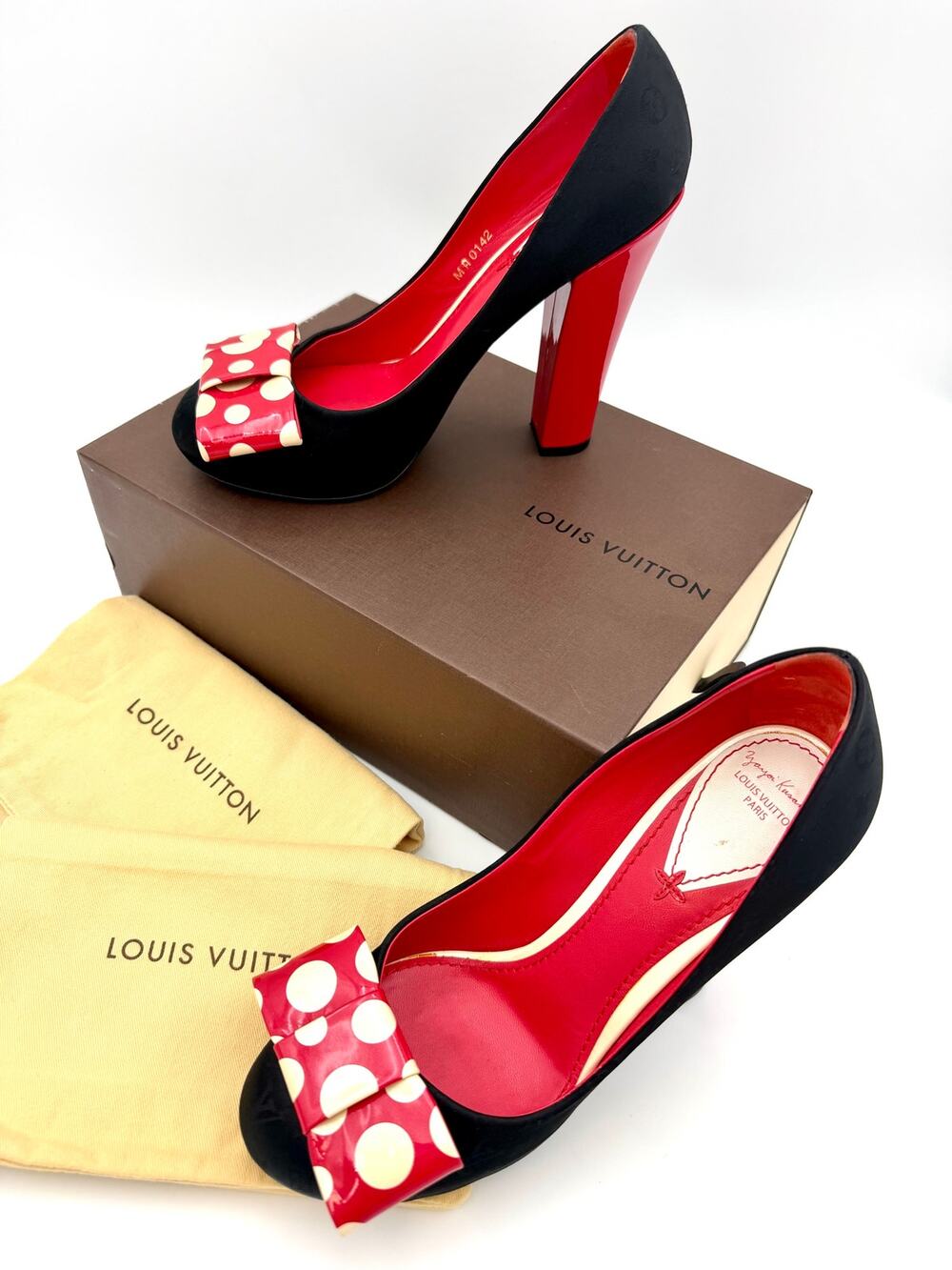 Louis Vuitton x Yayoi Kusama Pumps Black Red Leather Size 38.5 / 8.5 Monogram